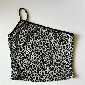 superdown Revolve Leopard Print One-Shoulder Top